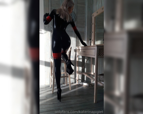 Katerina Piglet aka katerinapiglet Femdom - 01-25-2019 OnlyFans Video - Black latex catsuit