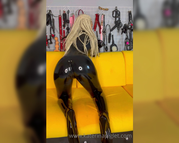 Katerina Piglet aka katerinapiglet Femdom - 08-31-2021 OnlyFans Video - The video was made on a hot day 94 F