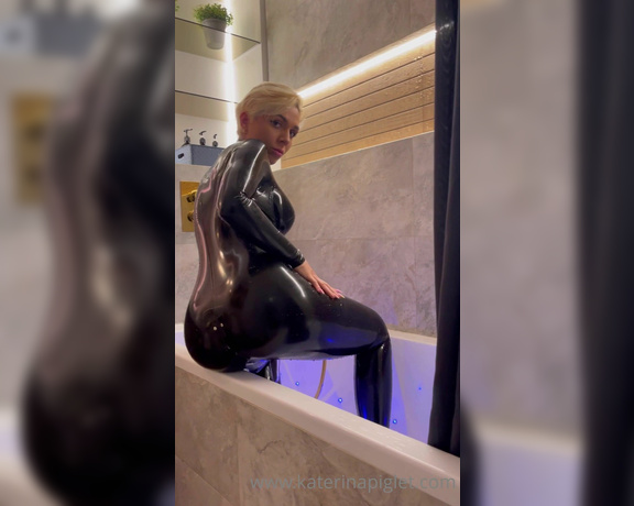 Katerina Piglet aka katerinapiglet Femdom - 07-05-2021 OnlyFans Video - Its so nice to pour water on yourself in latex, I just love it