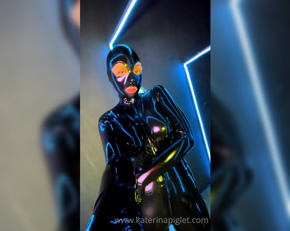 Katerina Piglet aka katerinapiglet Femdom - 09-23-2021 OnlyFans Video - Who here likes heavy rubber