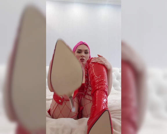 Katerina Piglet aka katerinapiglet Femdom - 04-04-2020 OnlyFans Video - I was putting on my shoes so long