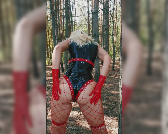 Katerina Piglet aka katerinapiglet Femdom - 07-20-2021 OnlyFans Video - I love shooting in the forest, especially in the pine forest, such a smell and cleanliness