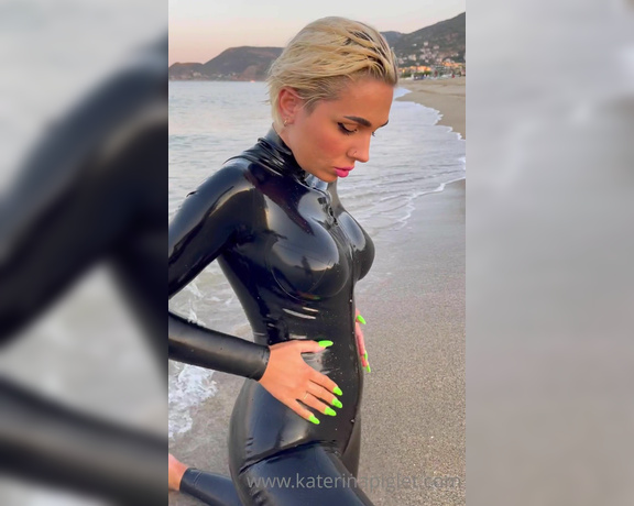 Katerina Piglet aka katerinapiglet Femdom - 08-13-2021 OnlyFans Video - The warm sea caresses the body in latex these are such pleasant sensations