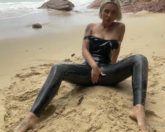 Katerina Piglet aka katerinapiglet Femdom - 05-30-2022 OnlyFans Video - Do you want to see me enjoying myself on the beach