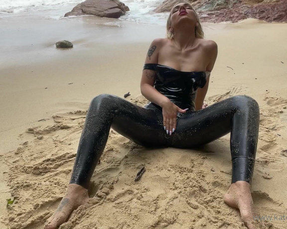 Katerina Piglet aka katerinapiglet Femdom - 05-30-2022 OnlyFans Video - Do you want to see me enjoying myself on the beach