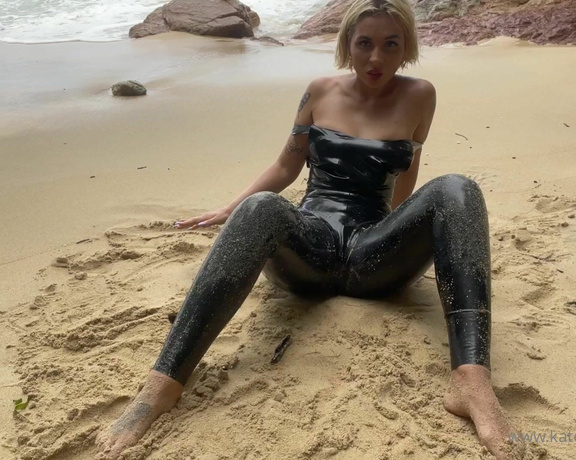 Katerina Piglet aka katerinapiglet Femdom - 05-30-2022 OnlyFans Video - Do you want to see me enjoying myself on the beach