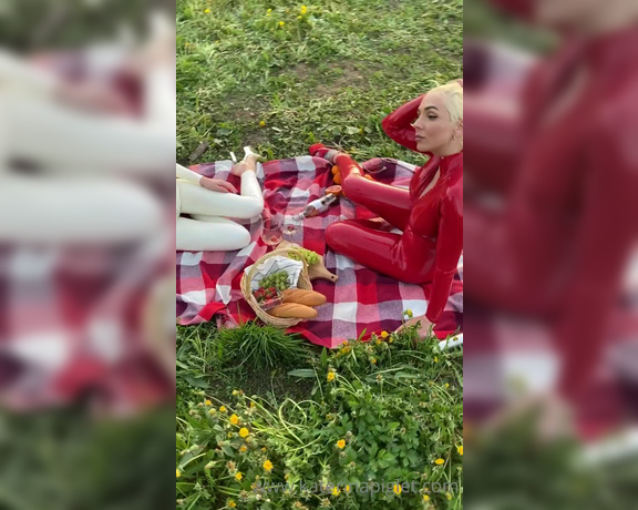 Katerina Piglet aka katerinapiglet Femdom - 05-05-2022 OnlyFans Video - Hot continuation of our picnic  with lindasplice