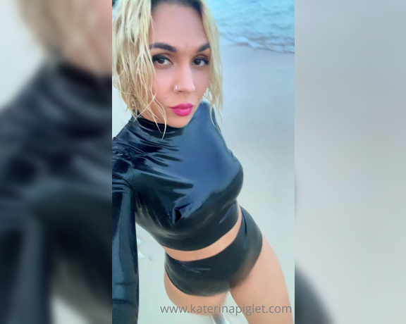 Katerina Piglet aka katerinapiglet Femdom - 05-24-2022 OnlyFans Video - I have a favorite activity here, its taking pictures in latex on the beach, I want