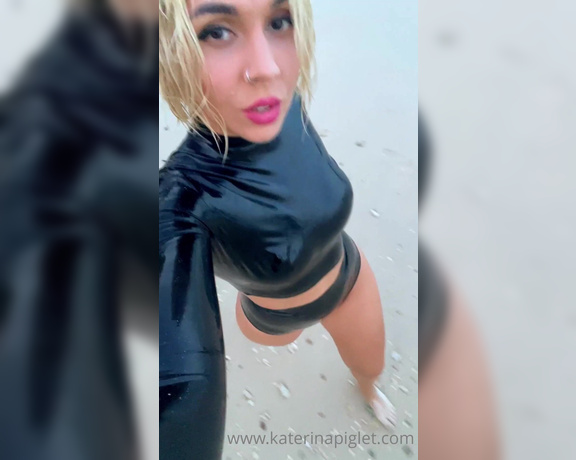 Katerina Piglet aka katerinapiglet Femdom - 05-24-2022 OnlyFans Video - I have a favorite activity here, its taking pictures in latex on the beach, I want