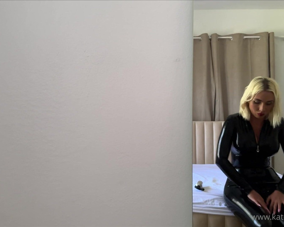 Katerina Piglet aka katerinapiglet Femdom - 02-23-2023 OnlyFans Video - The format is peeping, for real slaves, you are a pathetic creature hiding behind the door