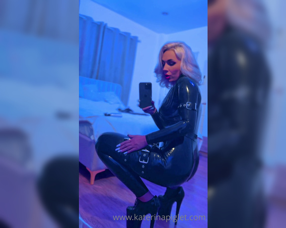 Katerina Piglet aka katerinapiglet Femdom - 04-29-2023 OnlyFans Video - Why do you like the video in the mirror with the phone