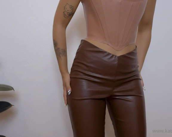 Katerina Piglet aka katerinapiglet Femdom - 05-29-2023 OnlyFans Video - I like to add variety and heres a fetish for leather leggings