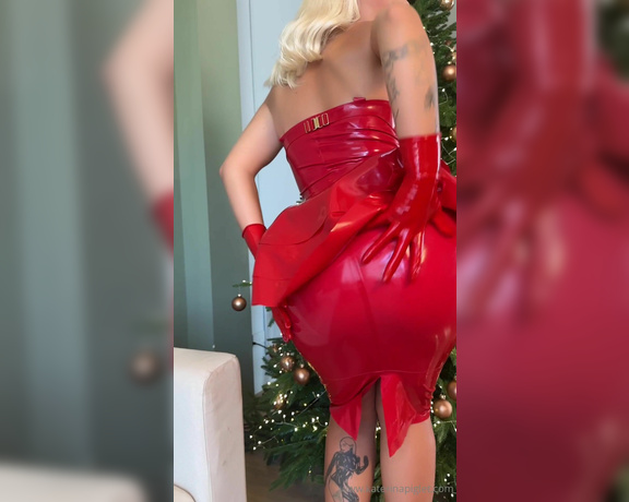 Katerina Piglet aka katerinapiglet Femdom - 01-07-2024 OnlyFans Video - just a fanfact In Russia, the celebration of the New Year is a more important holiday