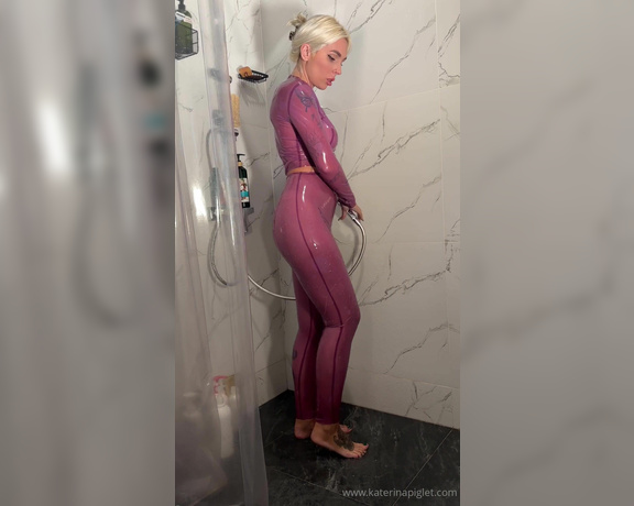 Katerina Piglet aka katerinapiglet Femdom - 10-06-2023 OnlyFans Video - How often do I shower in latex Always after every time I put on latex, I