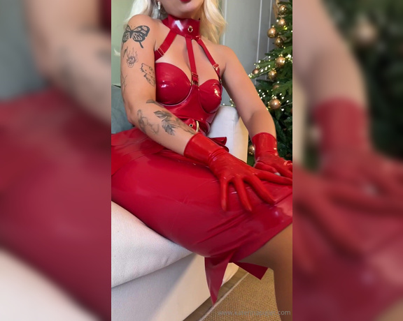 Katerina Piglet aka katerinapiglet Femdom - 12-31-2023 OnlyFans Video - my gift to you for the new year is my heels enjoy