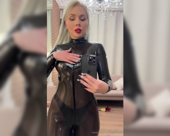 Katerina Piglet aka katerinapiglet Femdom - 01-28-2024 OnlyFans Video - Enjoying my image in the mirror while my devoted slave takes a shower  and theeeen