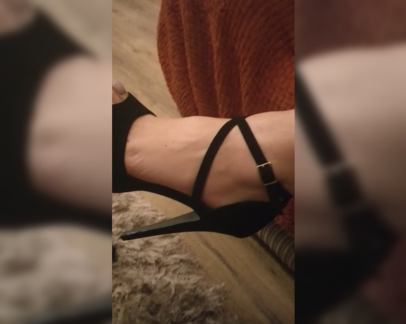 Lou In Heels aka louinheels - 04-01-2018 OnlyFans Video - lovely new heels from my wishlist xx