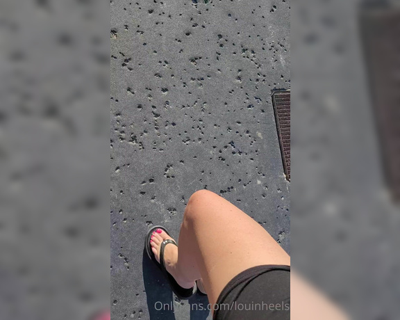 Lou In Heels aka louinheels - 09-06-2022 OnlyFans Video - Sunny strolls