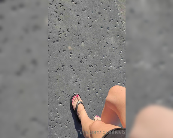 Lou In Heels aka louinheels - 09-06-2022 OnlyFans Video - Sunny strolls