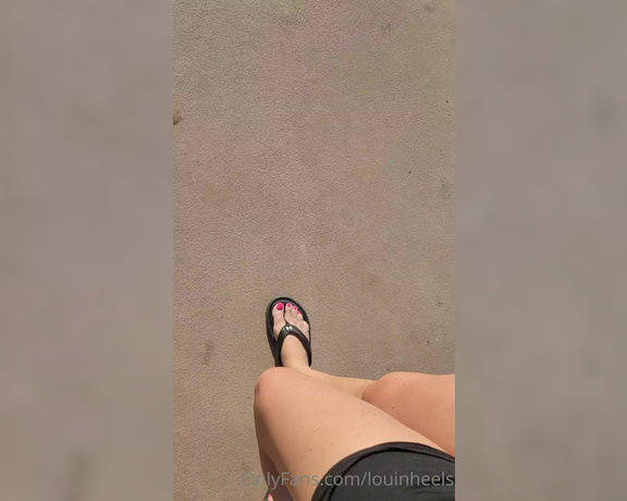 Lou In Heels aka louinheels - 09-06-2022 OnlyFans Video - Sunny strolls