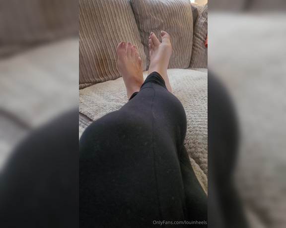 Lou In Heels aka louinheels - 27-05-2024 OnlyFans Video - My feet are just waiting to be pampered Any volunteers