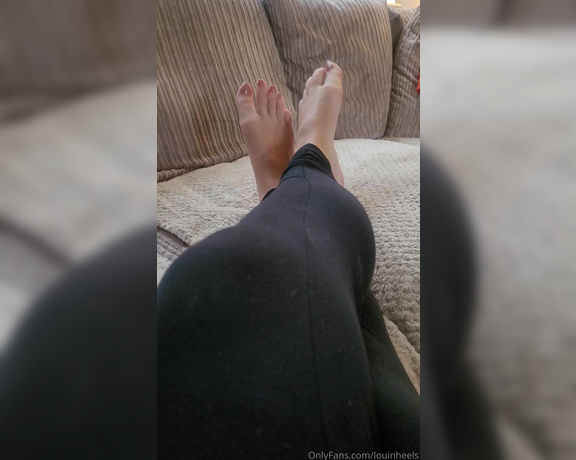 Lou In Heels aka louinheels - 27-05-2024 OnlyFans Video - My feet are just waiting to be pampered Any volunteers