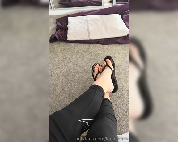 Lou In Heels aka louinheels - 29-04-2019 OnlyFans Video - A little flip flop dangle tease