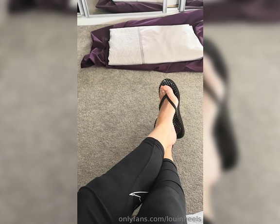 Lou In Heels aka louinheels - 29-04-2019 OnlyFans Video - A little flip flop dangle tease