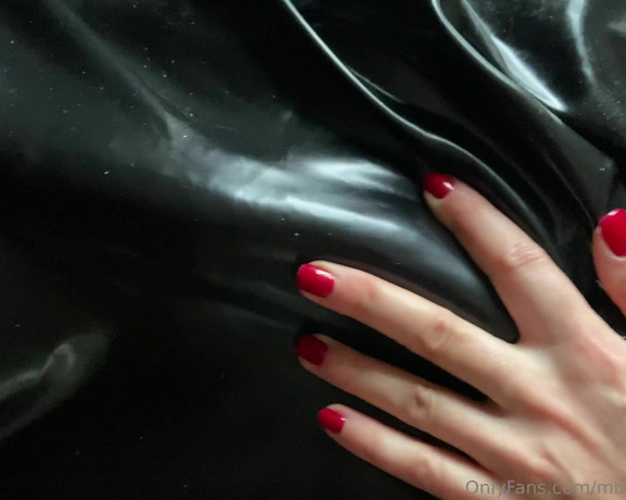 Maitresse Isadora aka isadora maitresse - 04-08-2023 OnlyFans Video - Latex Bag with Orava_2