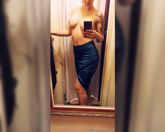 Ruby Onyx aka Ruby_onyx OnlyFans - Mmmm satin skirt! I didnt buy this, but thought you might appreciate my shiny bum!