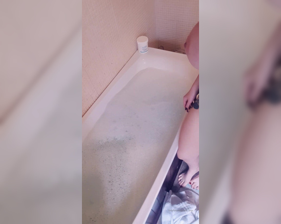 Ruby Onyx aka Ruby_onyx OnlyFans - Birthday bubble bath!