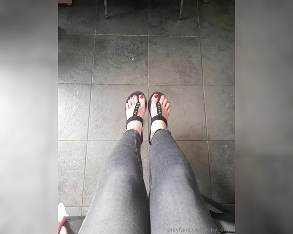 Ruby Onyx aka Ruby_onyx OnlyFans - Its a flip flop kinda day!