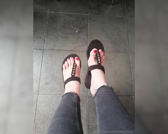 Ruby Onyx aka Ruby_onyx OnlyFans - Its a flip flop kinda day!