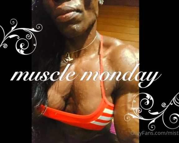 Victoria D aka mistresstreasure - 02-07-2024 OnlyFans Video - Muscle Sweaty Flexed Monday