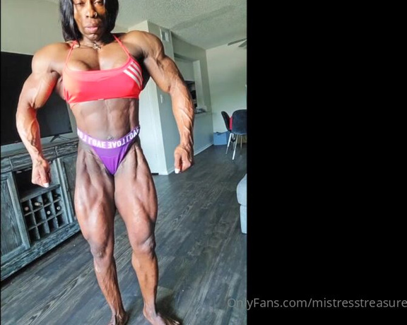 Victoria D aka mistresstreasure - 02-07-2024 OnlyFans Video - Muscle Sweaty Flexed Monday