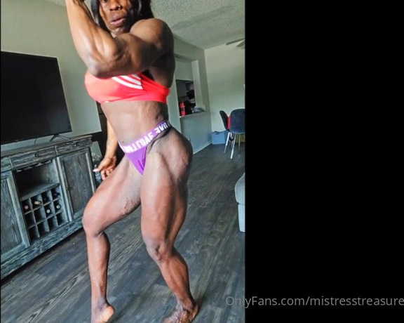 Victoria D aka mistresstreasure - 02-07-2024 OnlyFans Video - Muscle Sweaty Flexed Monday