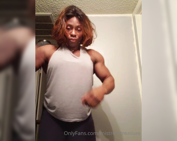 Victoria D aka mistresstreasure - 03-11-2022 OnlyFans Video - My mom has the worst timing Im wither on the shitter in Wal