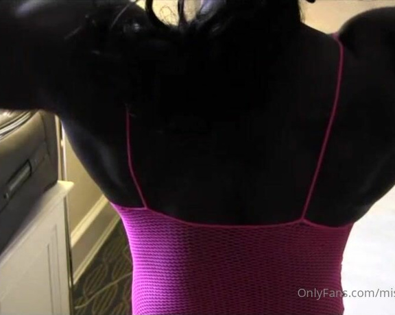 Victoria D aka mistresstreasure - 12-11-2021 OnlyFans Video - Muscle and Fishnet never looked better