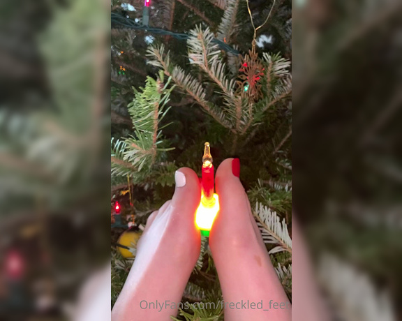 Kinkerbell aka itskinkerbell_feet Foot Fetish - 12-16-2020 OnlyFans Video - Day 3 of 12 days of Alice I look forward to putting bubble lights on the