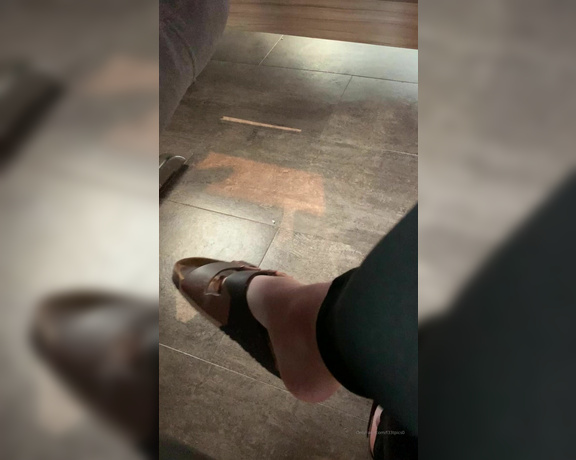 Kinkerbell aka itskinkerbell_feet Foot Fetish - 03-08-2020 OnlyFans Video - A quick shoe dangle from brunch yesterday