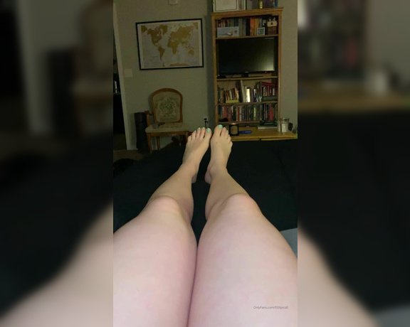 Kinkerbell aka itskinkerbell_feet Foot Fetish - 03-18-2020 OnlyFans Video - I literally had the coziest night ever last night