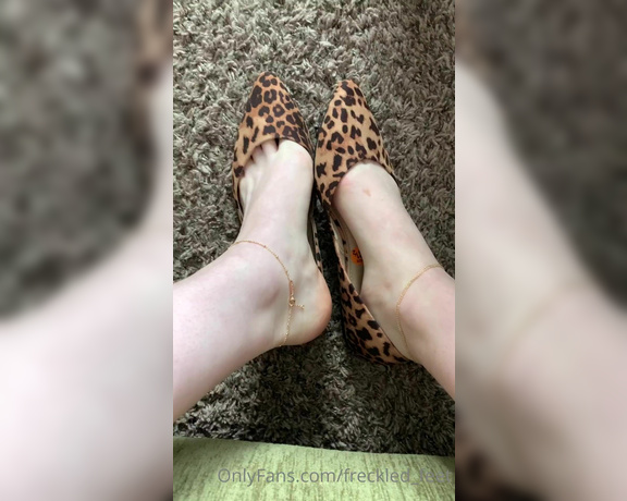 Kinkerbell aka itskinkerbell_feet Foot Fetish - 01-29-2021 OnlyFans Video - Ive just been walking around my apartment like this all day because I love these new