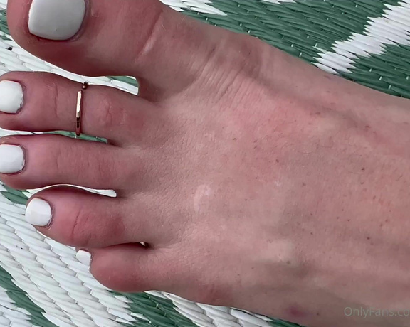 Kinkerbell aka itskinkerbell_feet Foot Fetish - 07-13-2022 OnlyFans Video - Love what the summer does to my feet