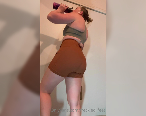 Kinkerbell aka itskinkerbell_feet Foot Fetish - 10-24-2022 OnlyFans Video - Tip this post if youd jump at the chance to sniff my workout farts