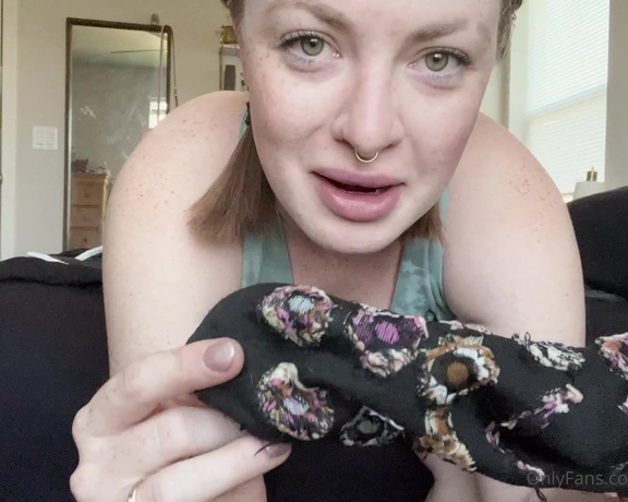 Kinkerbell aka itskinkerbell_feet Foot Fetish - 06-07-2024 OnlyFans Video - Who wants to celebrate Nation Donut Day by buying some stinky donut socks  DM me