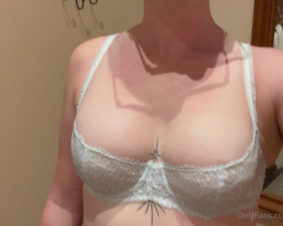 Kinkerbell aka itskinkerbell_feet Foot Fetish - 08-03-2024 OnlyFans Video - Lingerie shopping