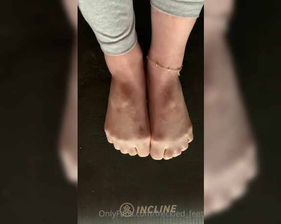 Kinkerbell aka itskinkerbell_feet Foot Fetish - 10-03-2020 OnlyFans Video - One of my fans told me he was a big fan of the tops of my