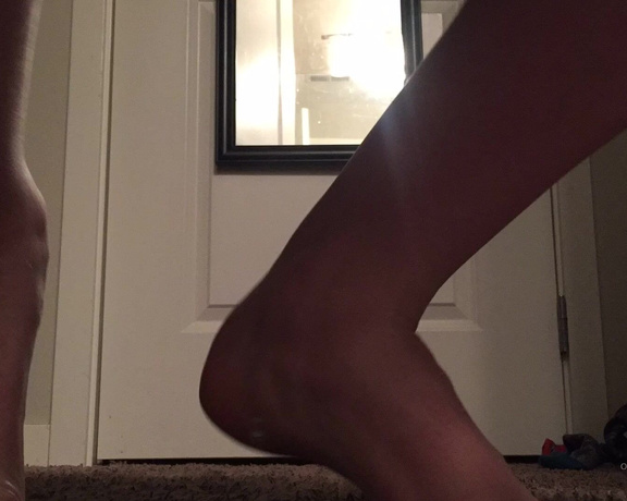 Kinkerbell aka itskinkerbell_feet Foot Fetish - 12-06-2019 OnlyFans Video - Morning routine