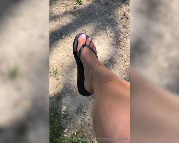 Megy Feet aka megyfeet Foot Fetish - 05-29-2023 OnlyFans Video - Dangling in flip flops