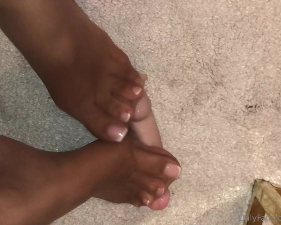 Megy Feet aka megyfeet Foot Fetish - 07-31-2023 OnlyFans Video - Crushing dick in nylon